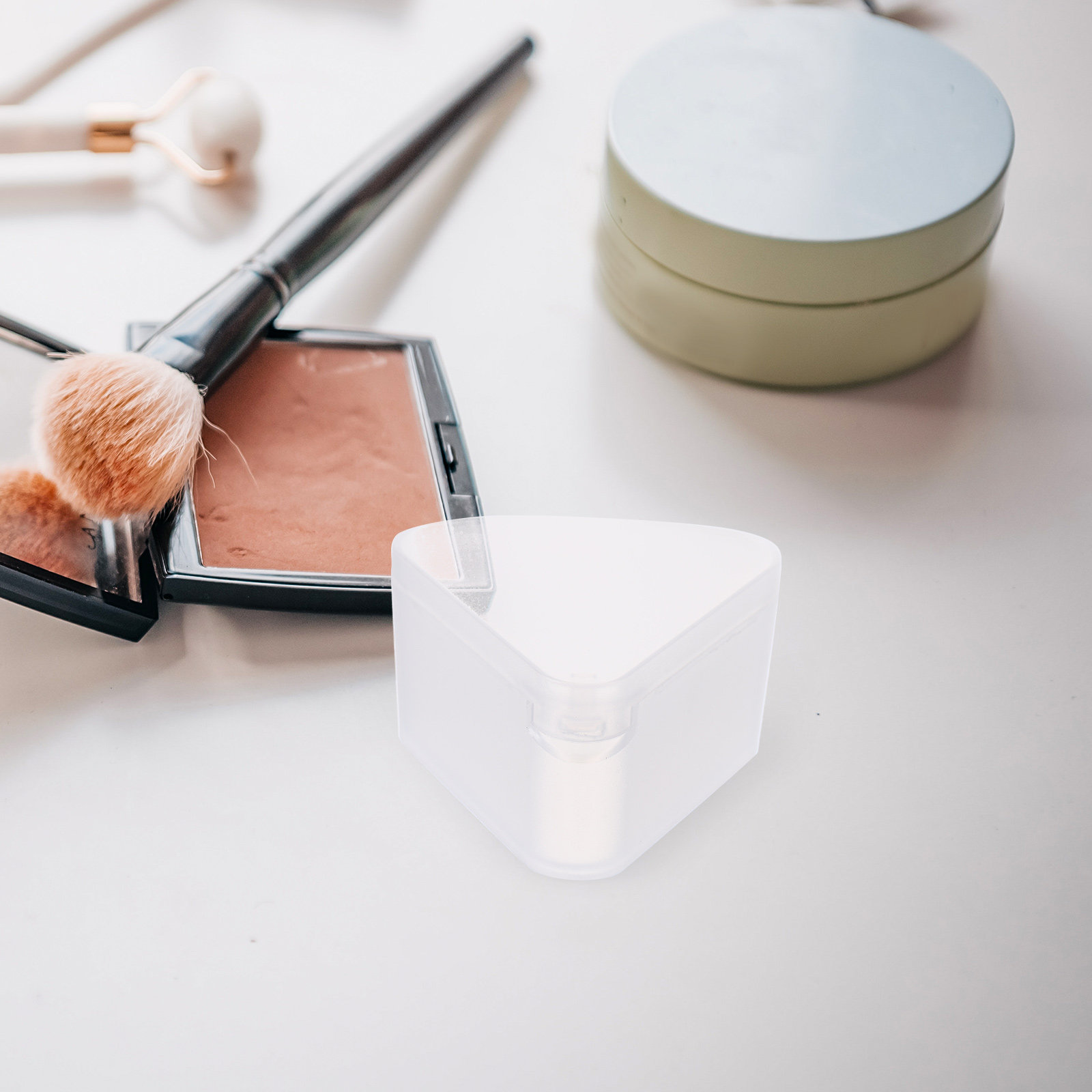 Beauty In Makeup - 6Pcs Triangle Powder Puff Case Space
